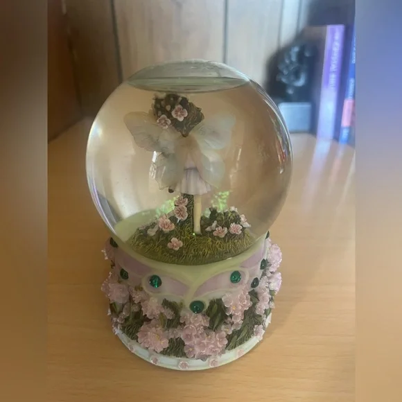 Flower Fairy Snow Globe w/ music box - Picture 3 of 4